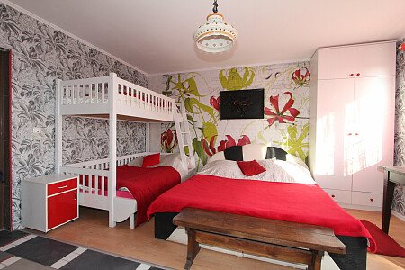 apartament 5 osobowy- czerwony z łazienką,aneksem kuchennym,balkonem