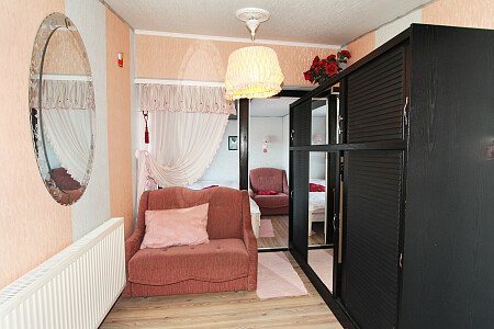 apartament różowy 5 osobowy z kuchnią,łazienką, balkonem-sypialnia