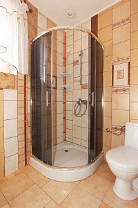 apartament pomarańczowy z 2 sypialniami- łazienka