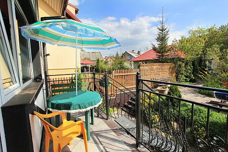 balkon apartamentu liliowego