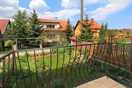 balkon z apartamentu beżowego