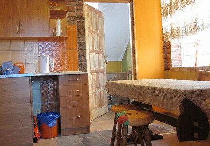 apartament pomarańczowy 7 osobowy z 2 sypialniami,łazienką - kuchnia